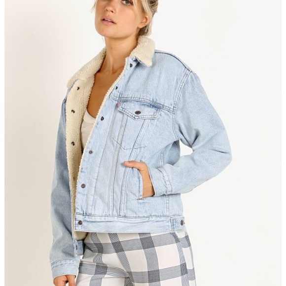 Levi’s Premium Sherpa Trucker Jacket - Picture 2 of 8